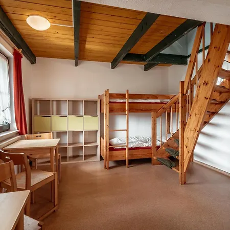 4 Rechts Ferienhaus *